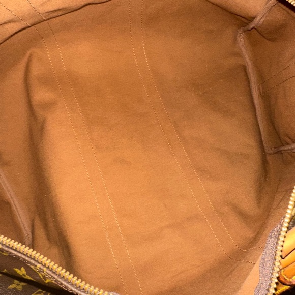 Authentic Louis Vuitton Keepall 50 Bandouliere Travel Bag with Strap - Picture 13 of 17